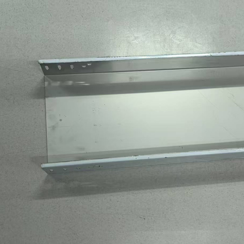 चांदी स्टेनलेस स्टील केबल ट्रे औद्योगिक दीवार घुड़सवार या निलंबित 50mm-1000mm ऊंचाई