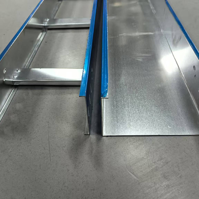Medium Duty Load Aluminum Cable Tray with Wall Mounted / Floor Mounted Installation 1.0mm-3.0mm Thickness