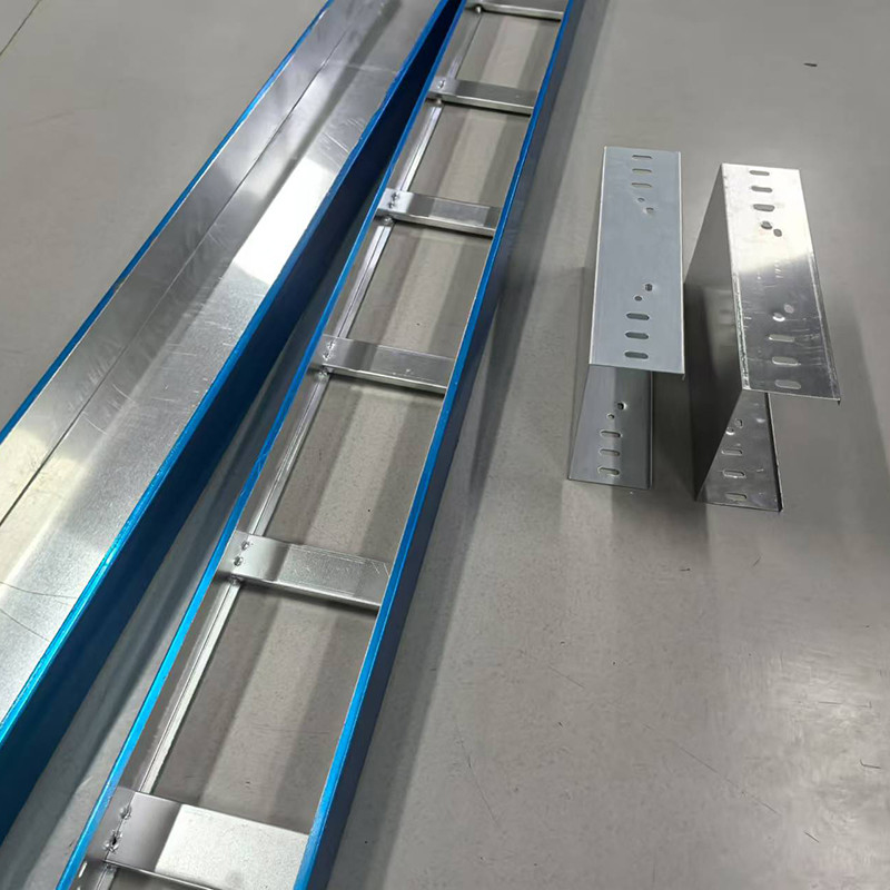 Medium Duty Load Aluminum Cable Tray with Wall Mounted / Floor Mounted Installation 1.0mm-3.0mm Thickness